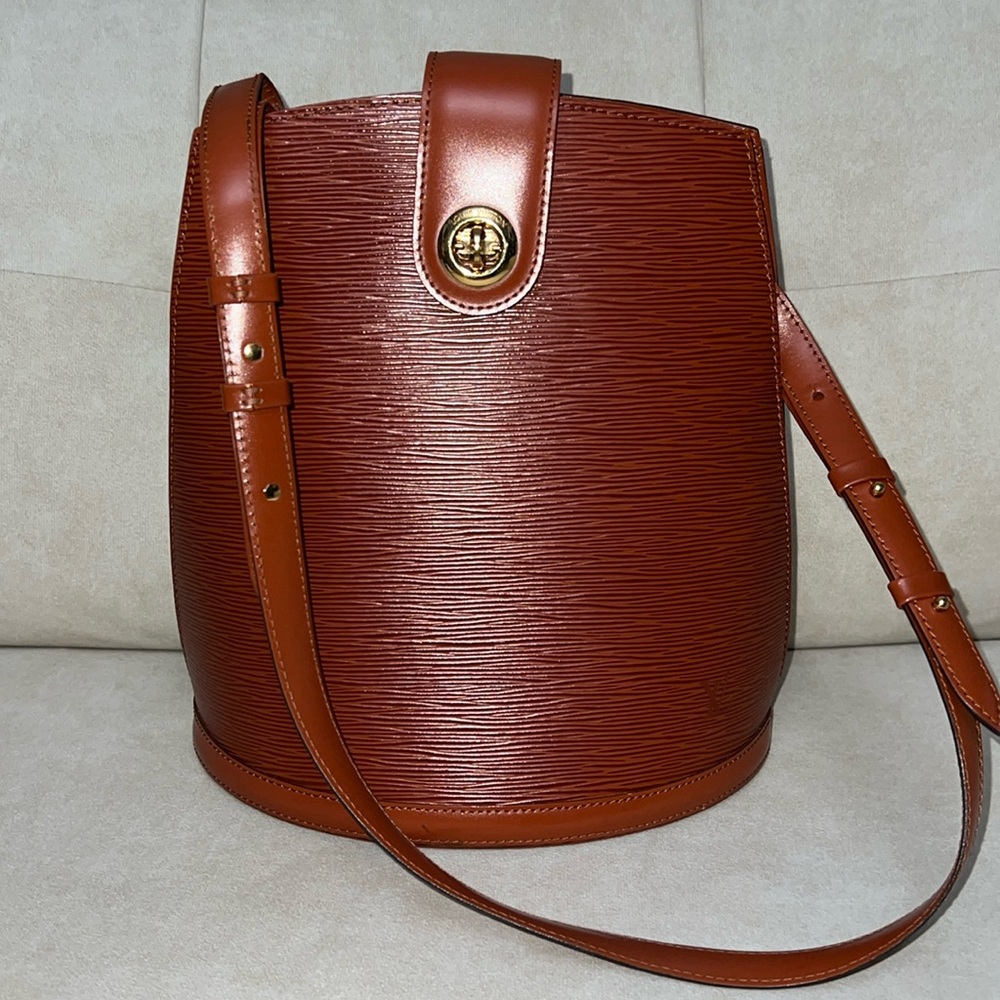 Elegant Brown Leather Bucket Bag